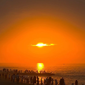 表妹洗澡让我进去摸她照片
