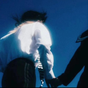 表妹洗澡让我进去摸她照片
