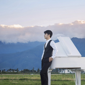 表妹洗澡让我进去摸她照片
