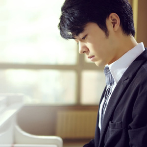 表妹洗澡让我进去摸她照片
